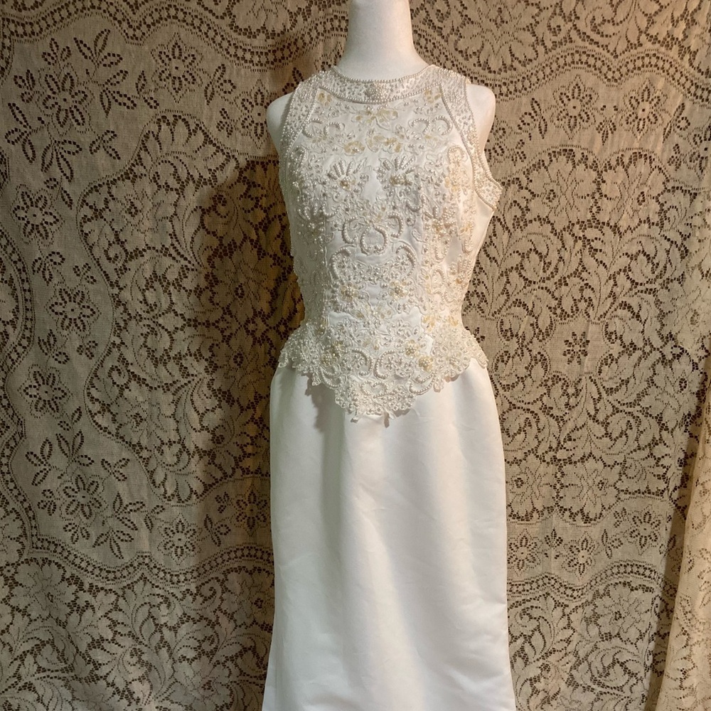 White Sleeveless Wedding Dress